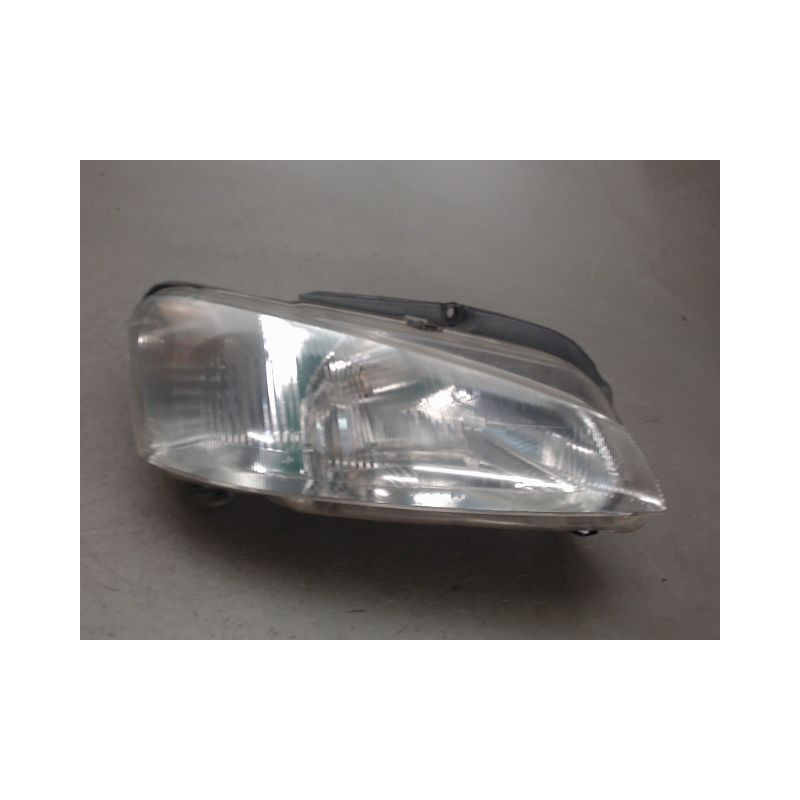 PHARE DROIT PEUGEOT 106