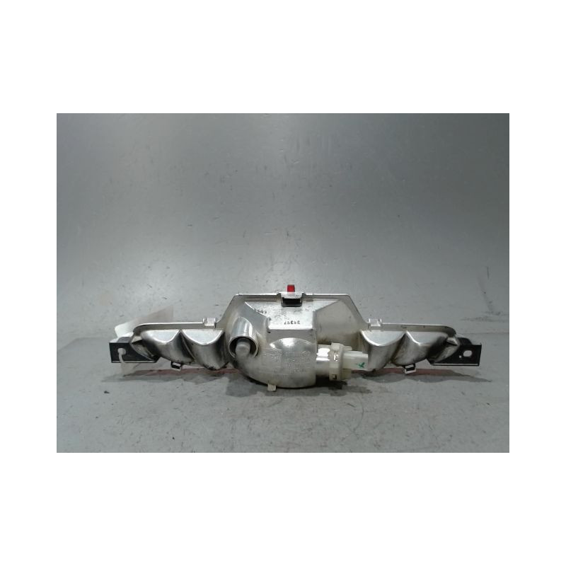FEU BROUILLARD CENTRAL ARRIERE PEUGEOT 208