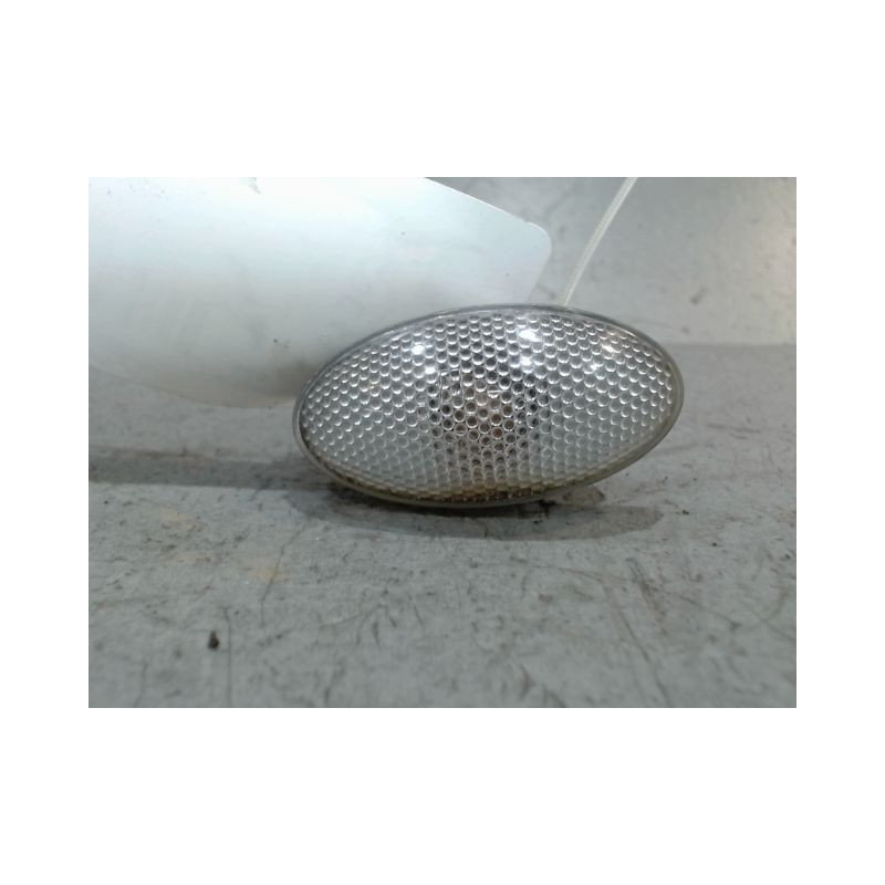 REPETITEUR AILE DROIT PEUGEOT 607