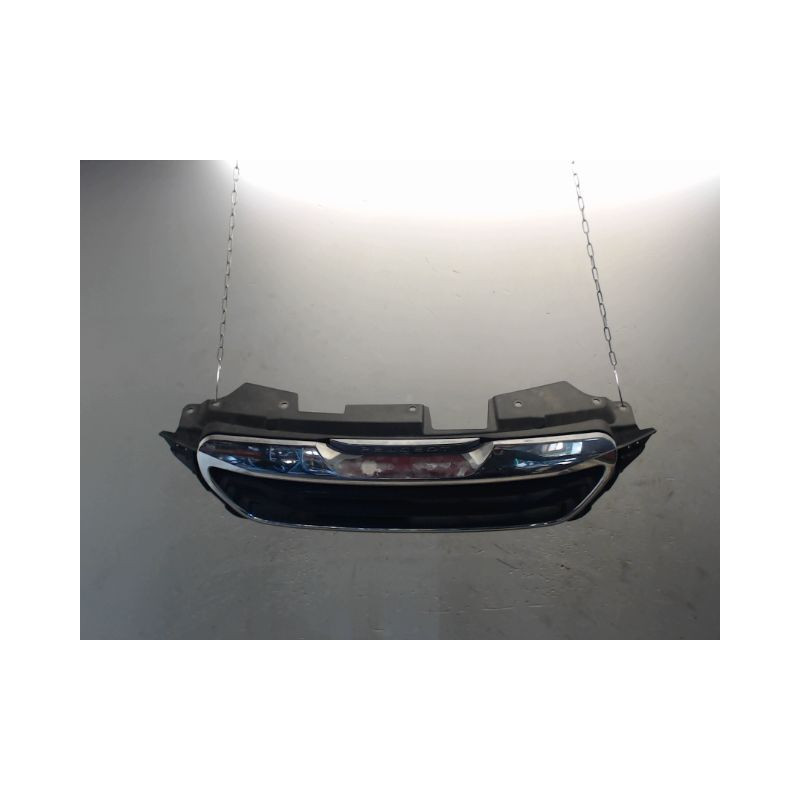 CALANDRE PEUGEOT 108