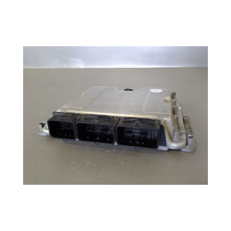 CALCULATEUR MOTEUR RENAULT TRAFIC