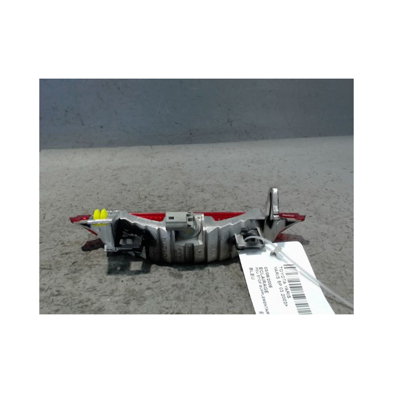 FEUX STOP SUPPLEMENTAIRE TOYOTA YARIS 2003-