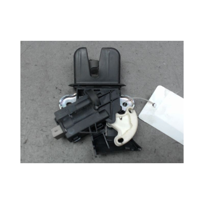 SERRURE COFFRE ARRIERE VOLKSWAGEN PASSAT 2005-