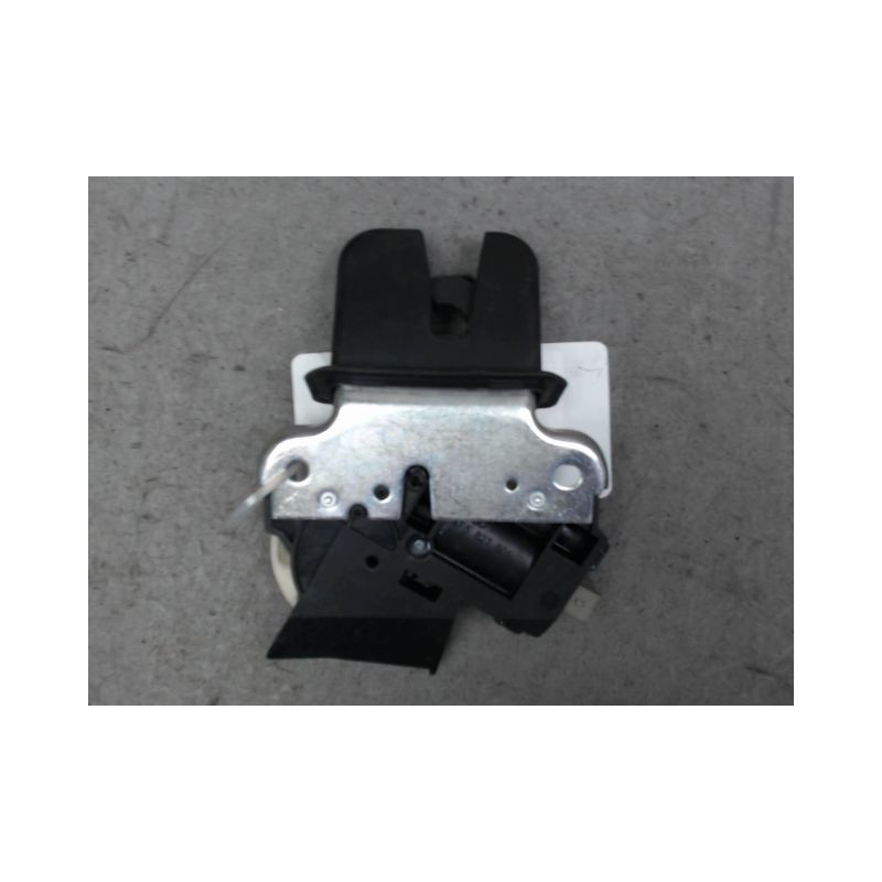 SERRURE COFFRE ARRIERE VOLKSWAGEN PASSAT 2005-