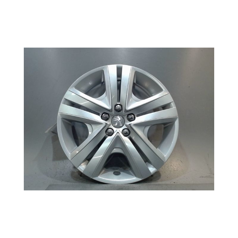 ENJOLIVEUR DE ROUE PEUGEOT 208