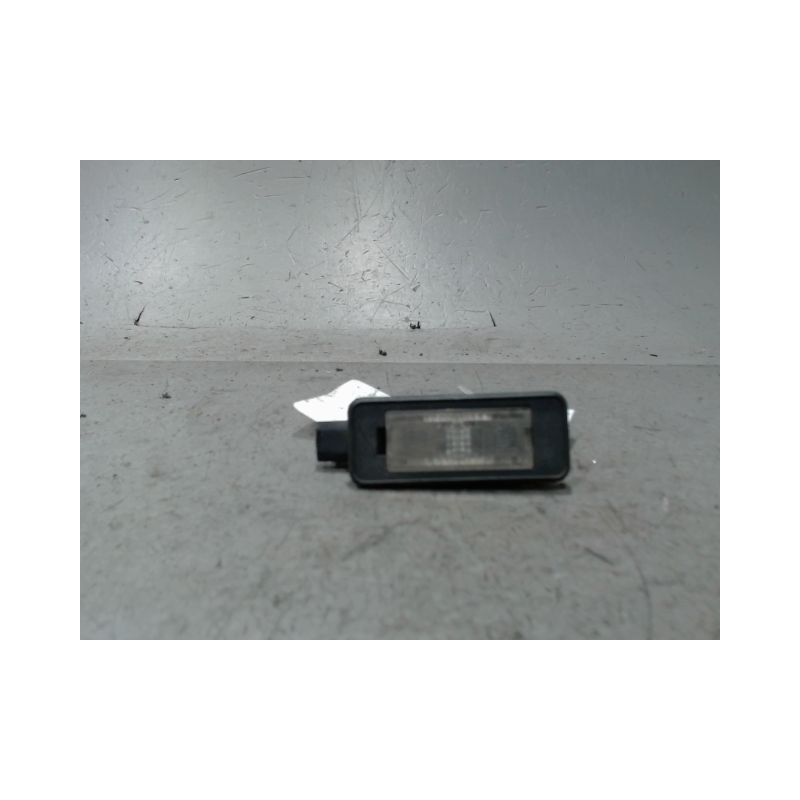 ECLAIREUR PLAQUE DE POLICE DROIT PEUGEOT 208
