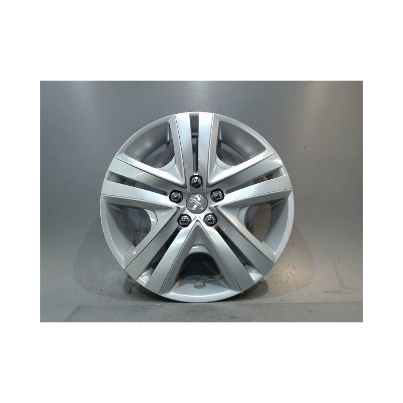 ENJOLIVEUR DE ROUE PEUGEOT 208
