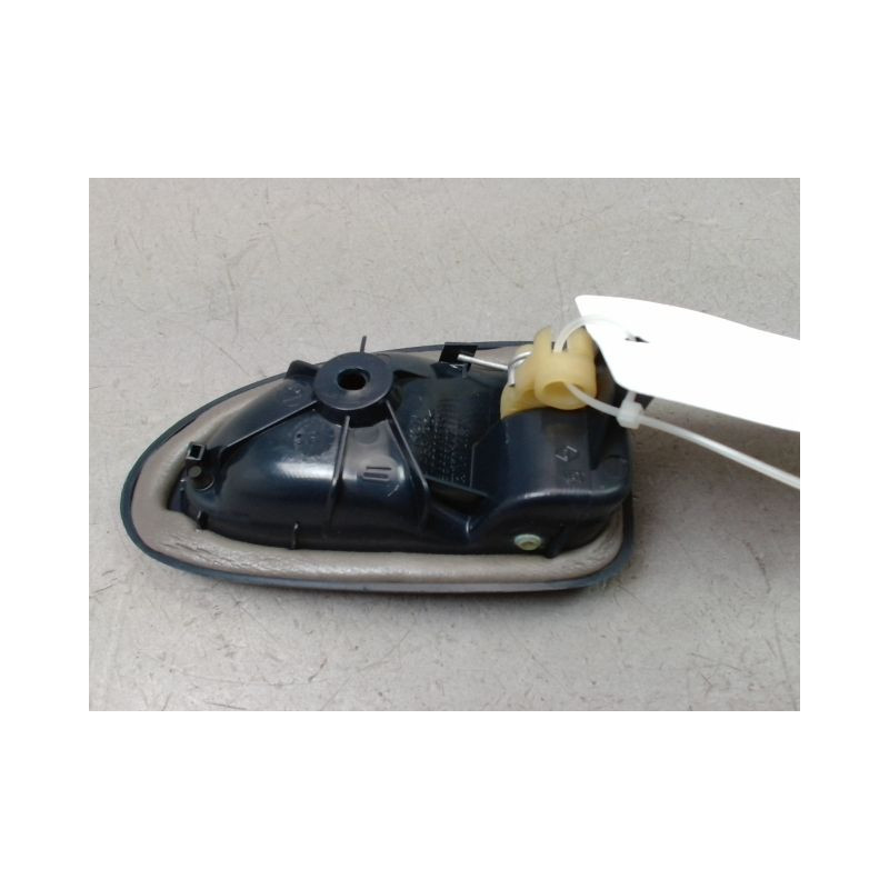 POIGNEE INTERIEURE PORTE AVANT GAUCHE RENAULT CLIO II Phase 1 1998-2001