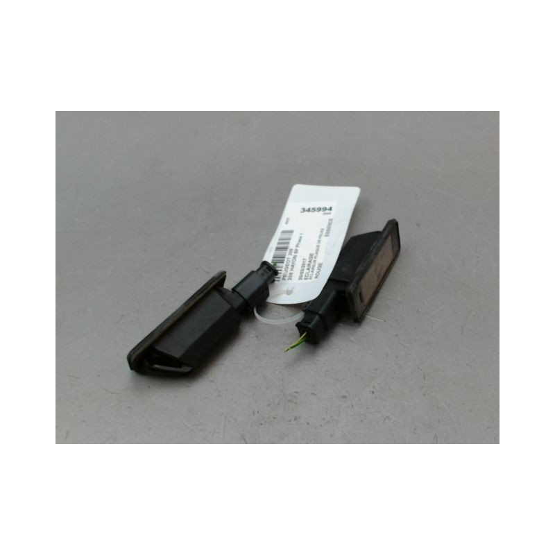 ECLAIREUR PLAQUE DE POLICE PEUGEOT 208 Phase 1 2012-...