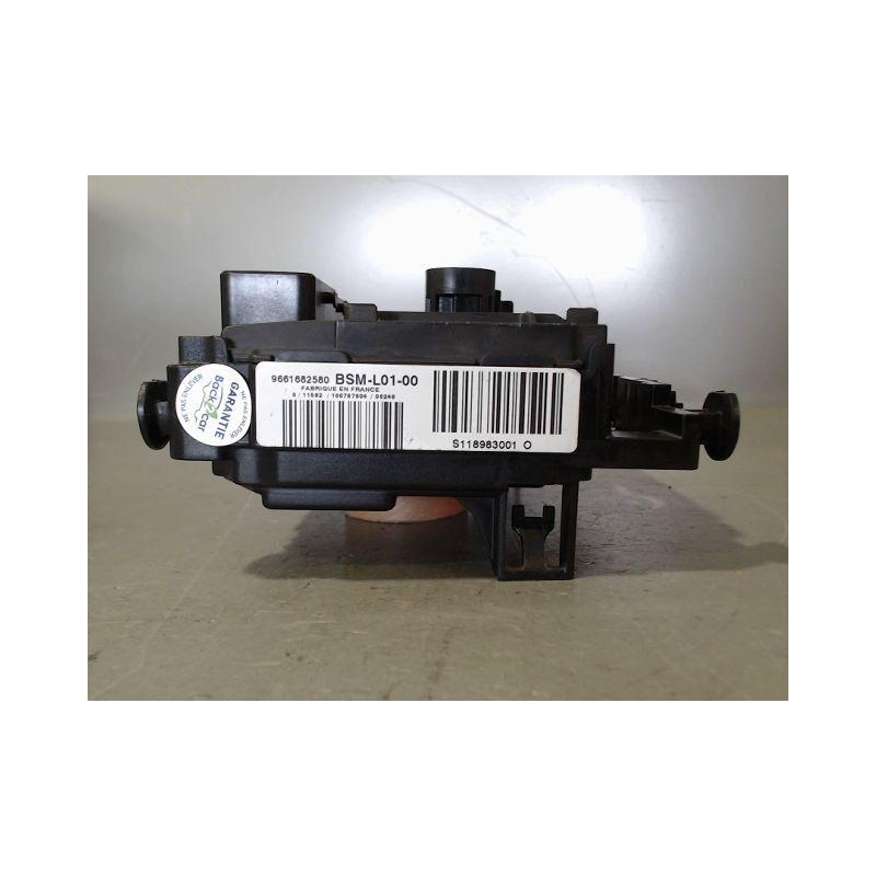 BOITE A FUSIBLES PEUGEOT 407