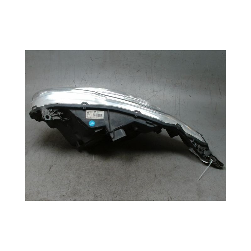 PHARE DROIT PEUGEOT 208
