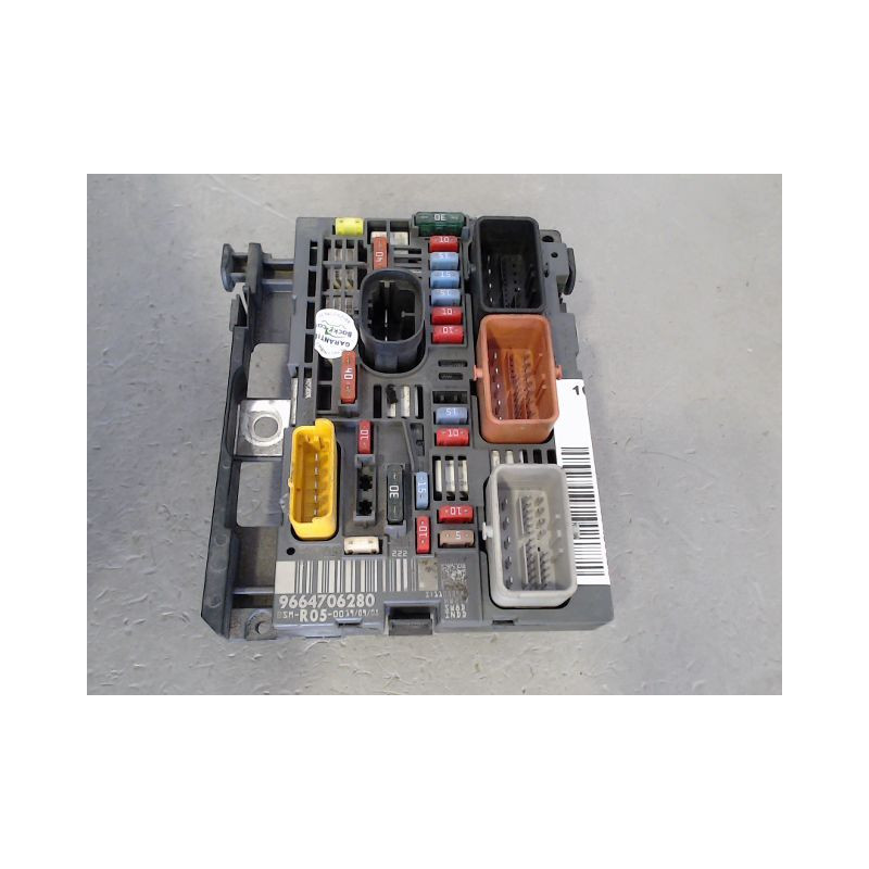 BOITE A FUSIBLES CITROEN C4