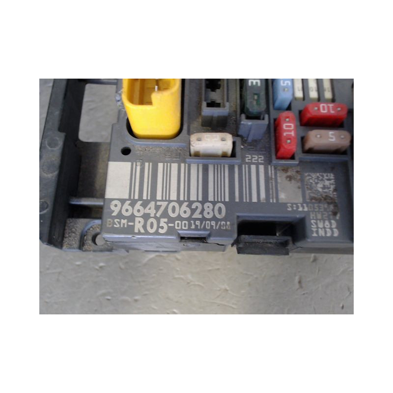 BOITE A FUSIBLES CITROEN C4