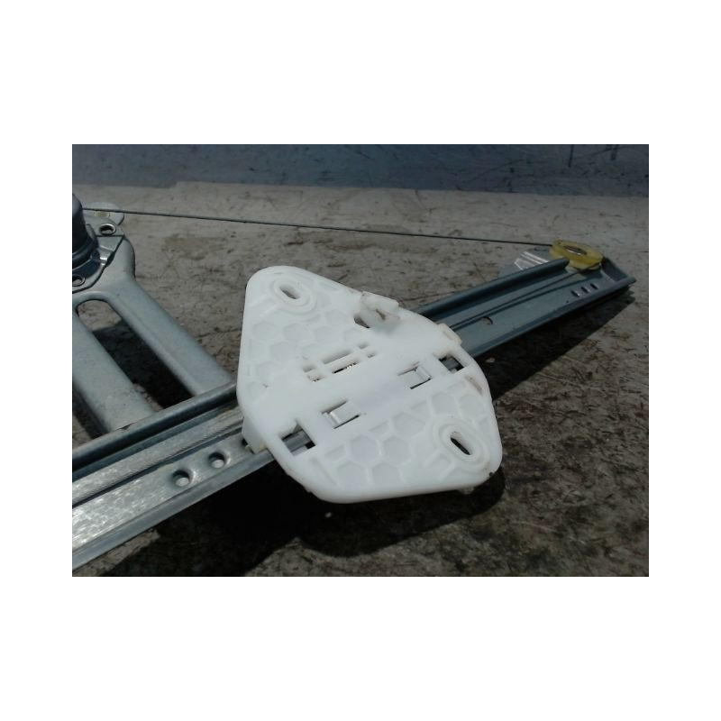 MECANISME LEVE-GLACE AVANT DROIT DACIA LOGAN 4 P 05-08
