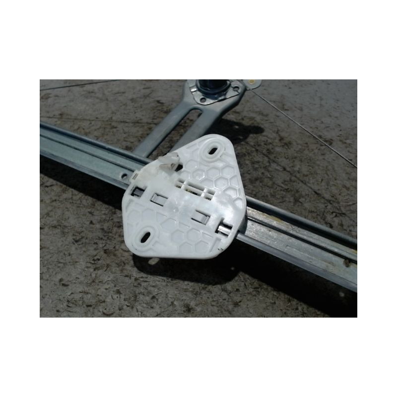 MECANISME LEVE-GLACE AVANT GAUCHE DACIA LOGAN 4 P 05-08
