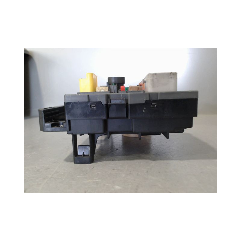 BOITE A FUSIBLES PEUGEOT 308 SW 2008-