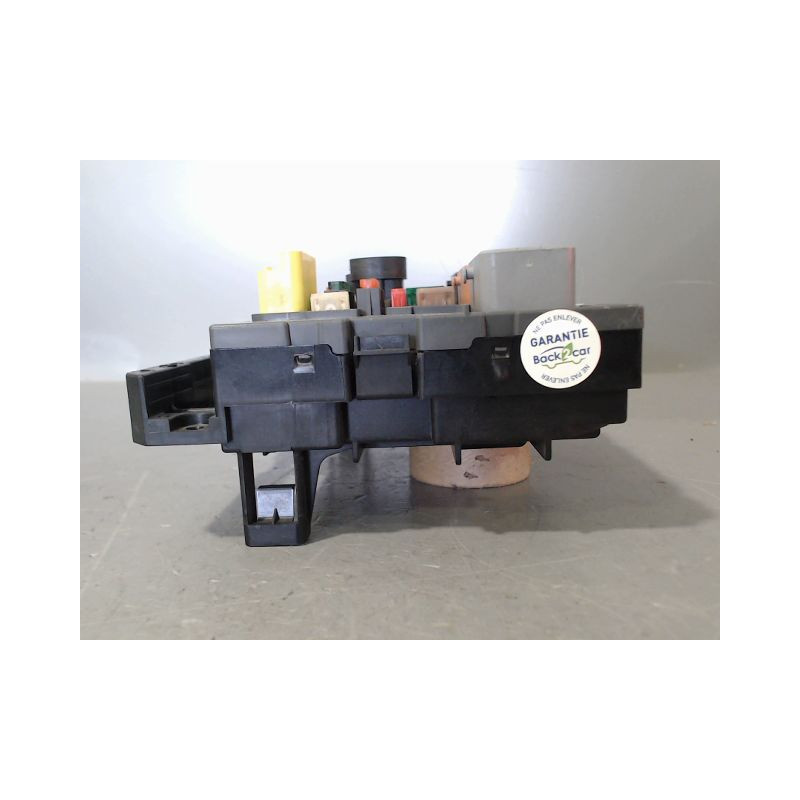 BOITE A FUSIBLES PEUGEOT 5008 2009-