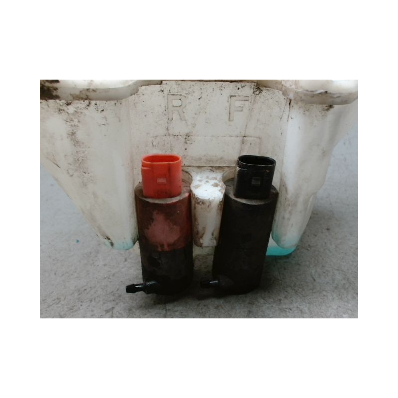 RESERVOIR LAVE-GLACE AVANT TOYOTA YARIS