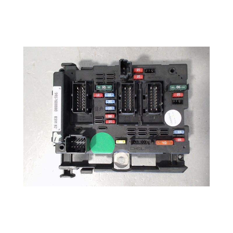 BOITE A FUSIBLES PEUGEOT 206 5P