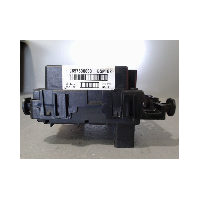 BOITE A FUSIBLES PEUGEOT 206 5P