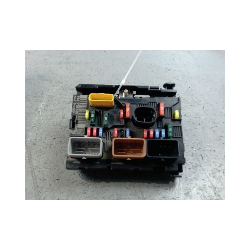 BOITE A FUSIBLES PEUGEOT 207 5P