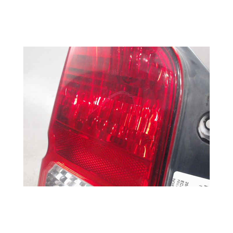 FEU ARRIERE GAUCHE  NISSAN PATHFIND.
