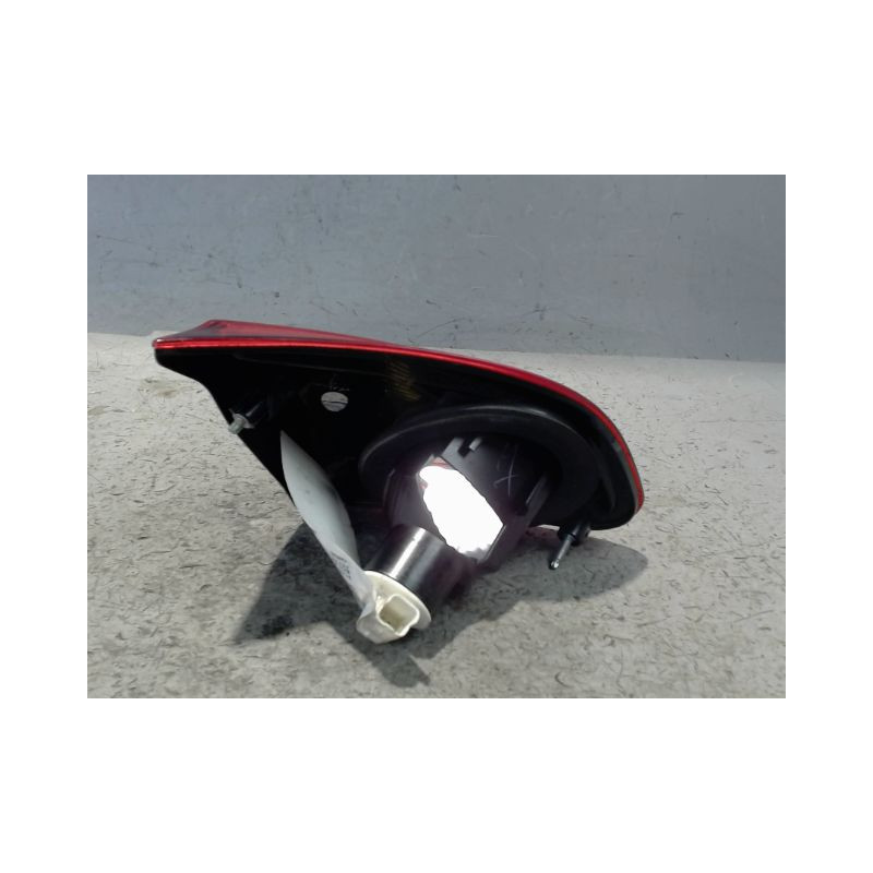 FEU ARRIERE INTERIEUR DROIT NISSAN QHASQAI 2007-