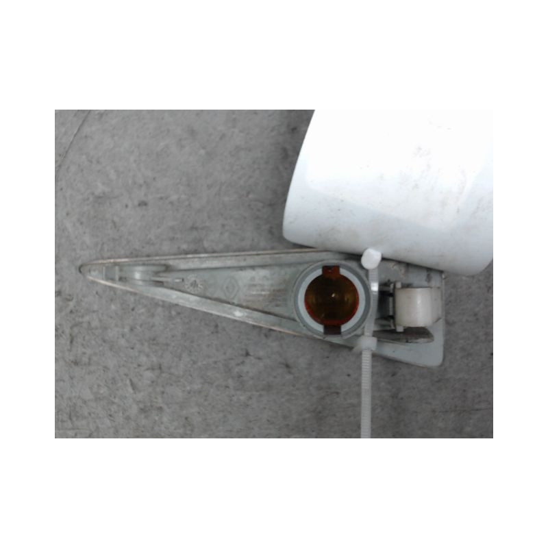 REPETITEUR AILE DROIT RENAULT SCENIC II PH2 2006-