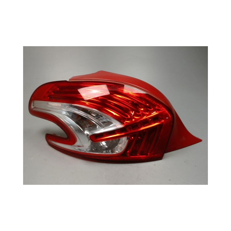 FEU ARRIERE GAUCHE  PEUGEOT 208