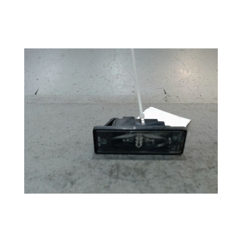ECLAIREUR PLAQUE DE POLICE DROIT OPEL CORSA