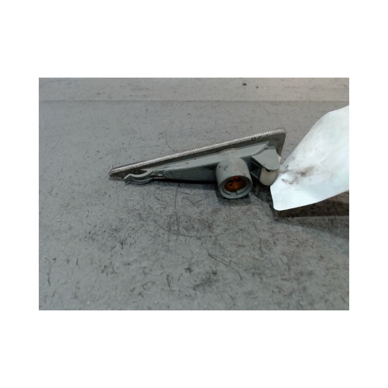 REPETITEUR AILE GAUCHE RENAULT MEGANE