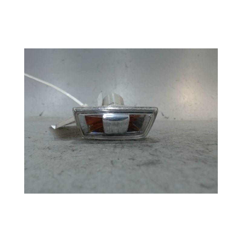 REPETITEUR AILE GAUCHE OPEL CORSA