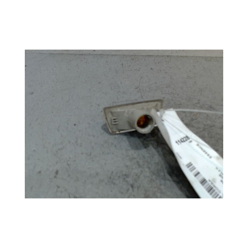 REPETITEUR AILE GAUCHE OPEL CORSA