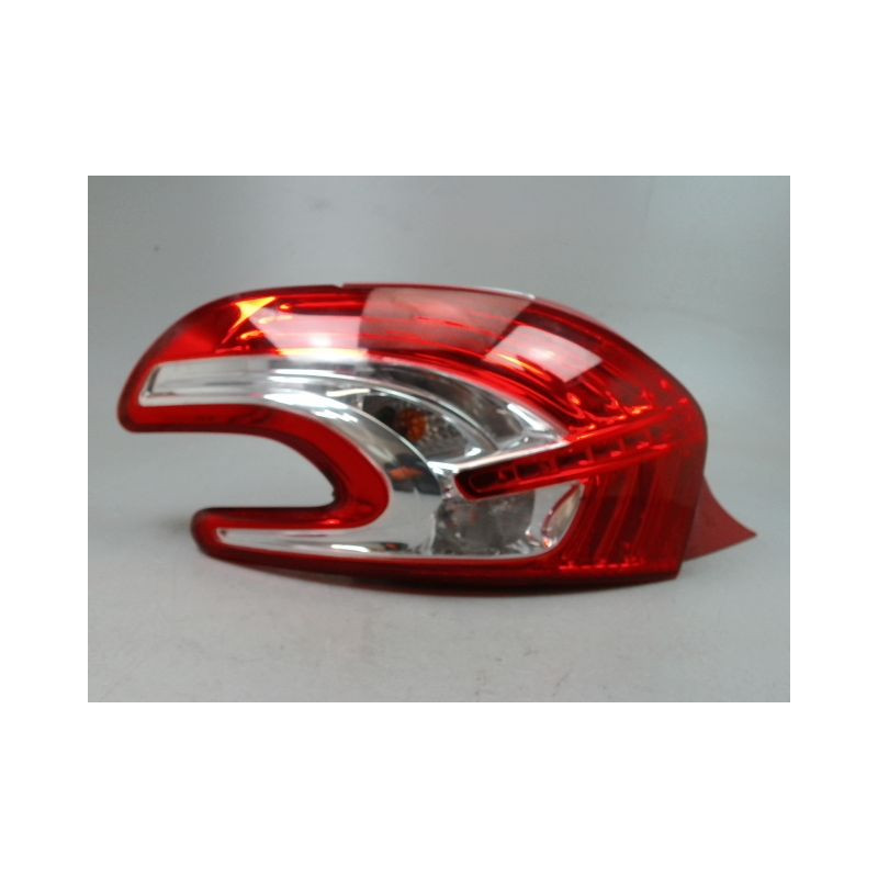 FEU ARRIERE GAUCHE  PEUGEOT 208 Phase 1 2012-...