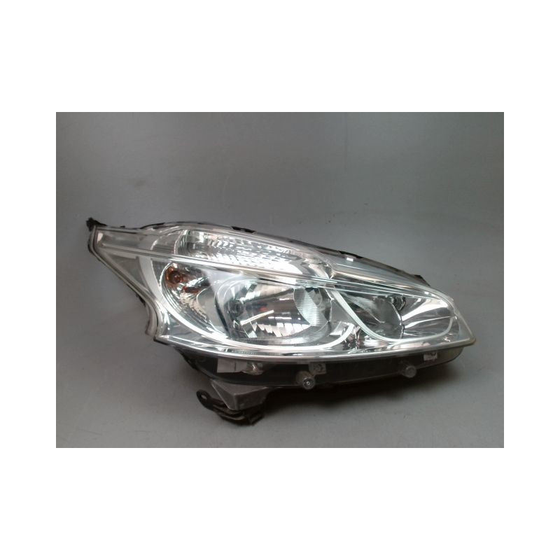 PHARE DROIT PEUGEOT 208