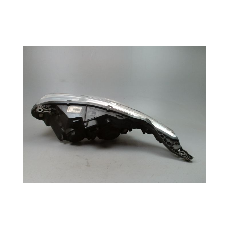 PHARE DROIT PEUGEOT 208