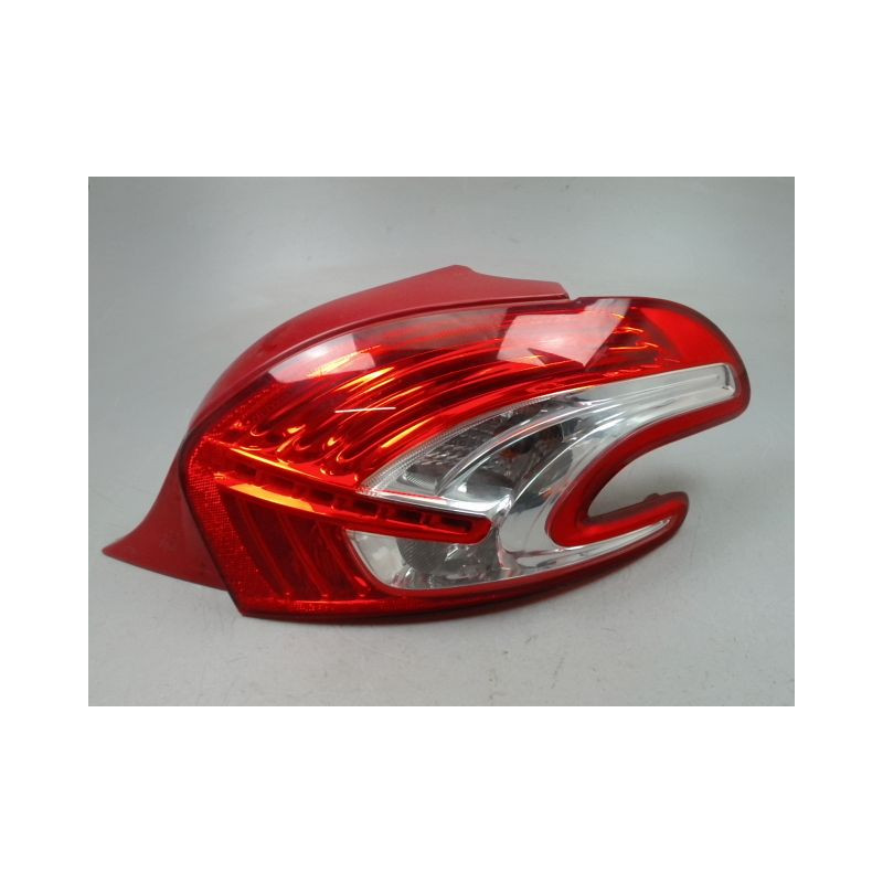 FEU ARRIERE DROIT PEUGEOT 208