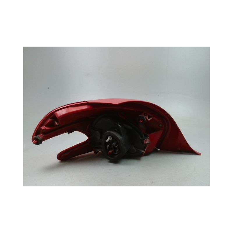 FEU ARRIERE DROIT PEUGEOT 208