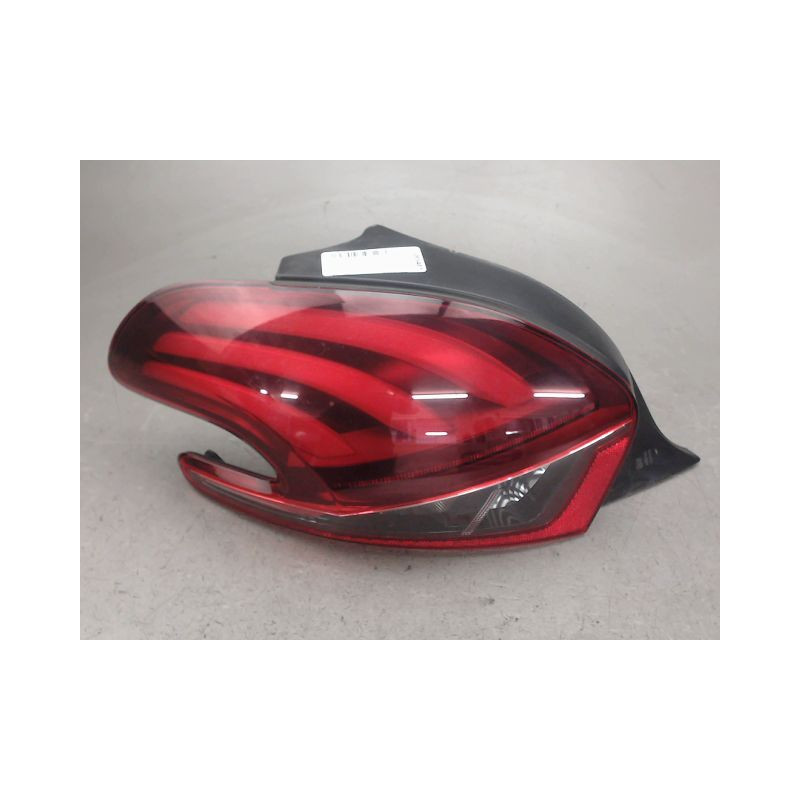 FEU ARRIERE GAUCHE  PEUGEOT 208