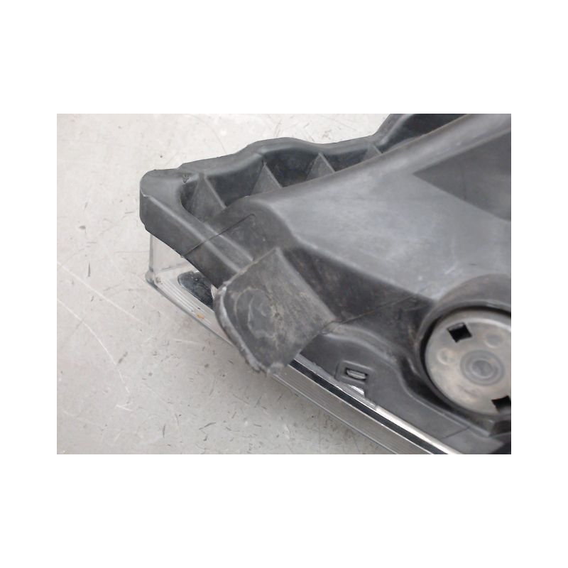 PHARE DROIT RENAULT TRAFIC