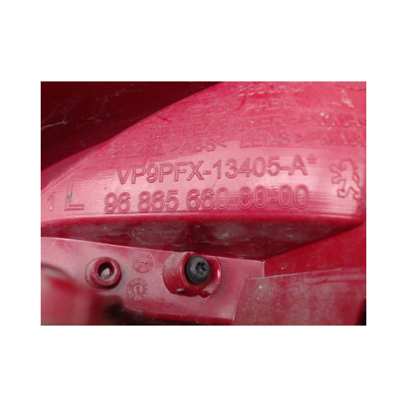 FEU ARRIERE GAUCHE  PEUGEOT 207