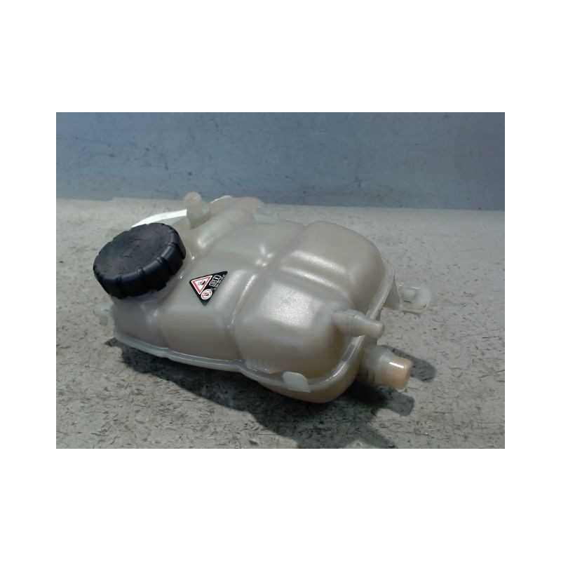 VASE EXPANSION MERCEDES GLB