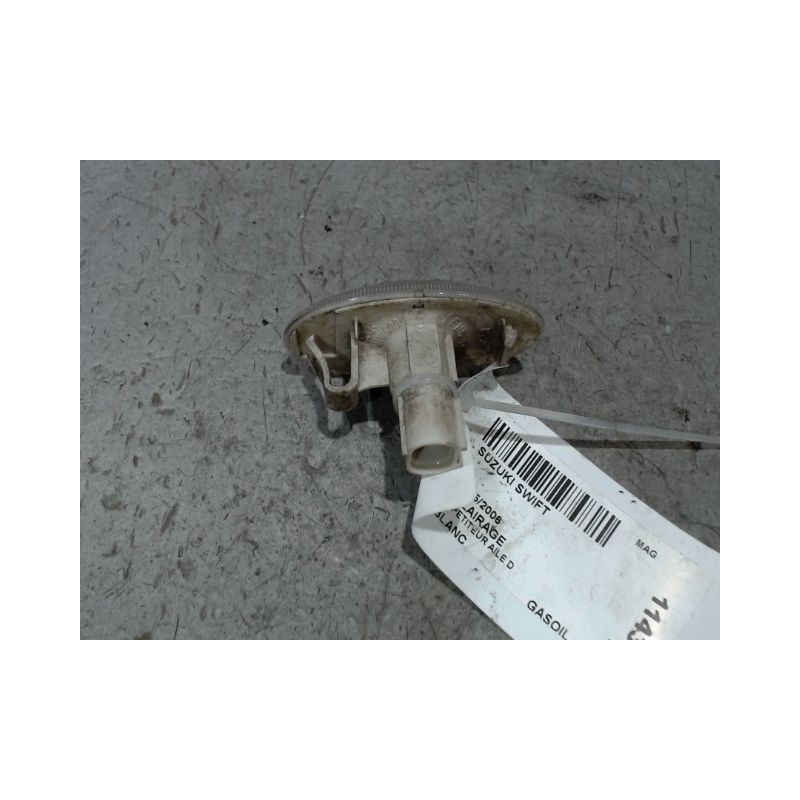 REPETITEUR AILE DROIT SUZUKI SWIFT
