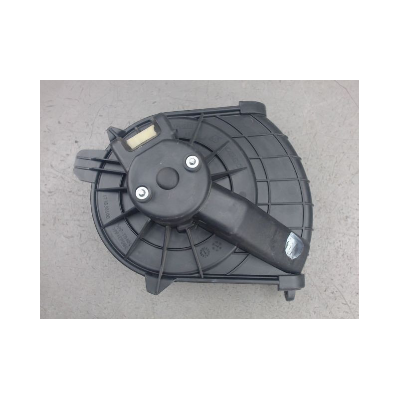 MOTEUR VENTILATEUR CHAUFFAGE MERCEDES CITAN