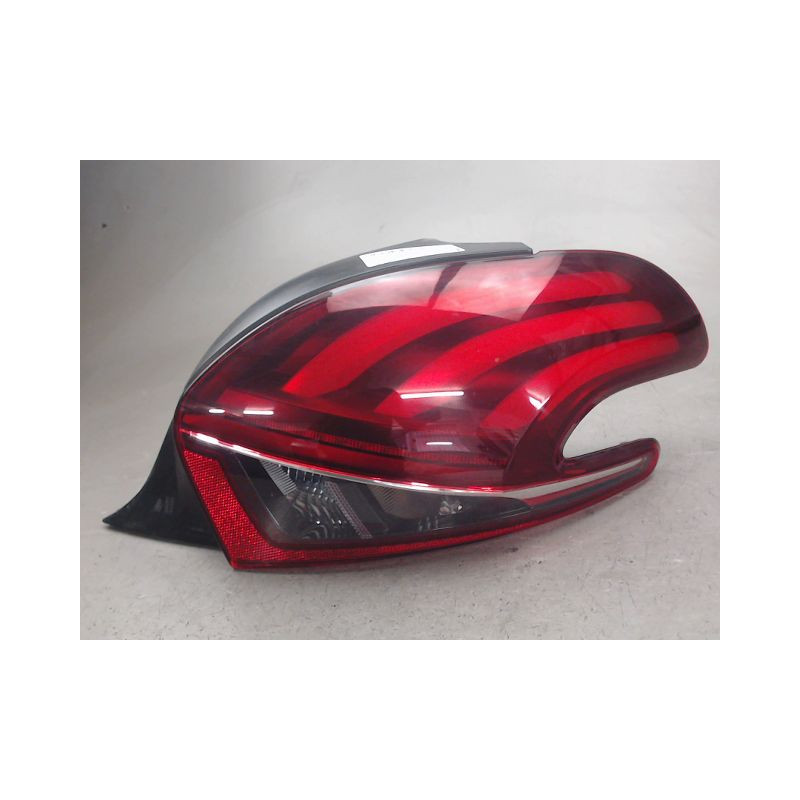 FEU ARRIERE DROIT PEUGEOT 208