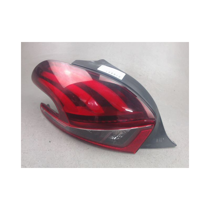 FEU ARRIERE GAUCHE  PEUGEOT 208