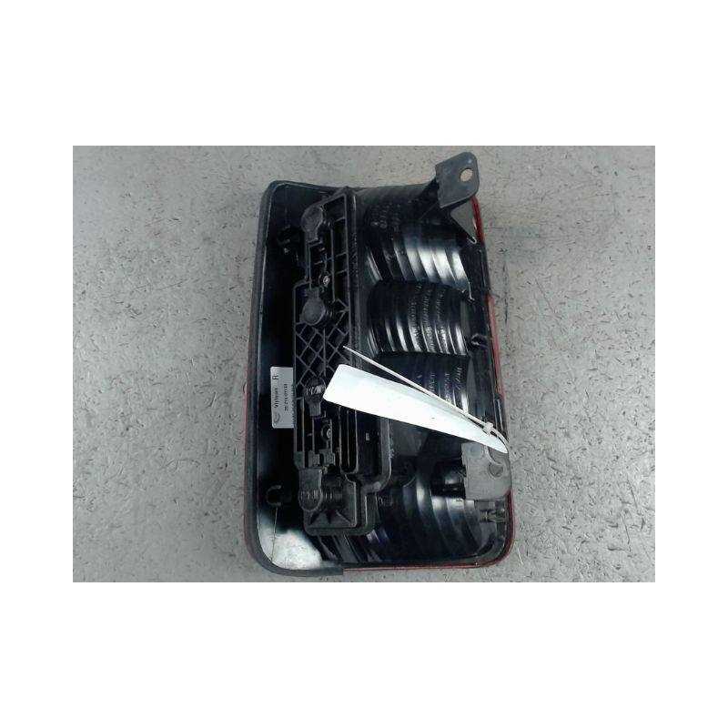 FEU ARRIERE DROIT VOLKSWAGEN CADDY VAN 2004-