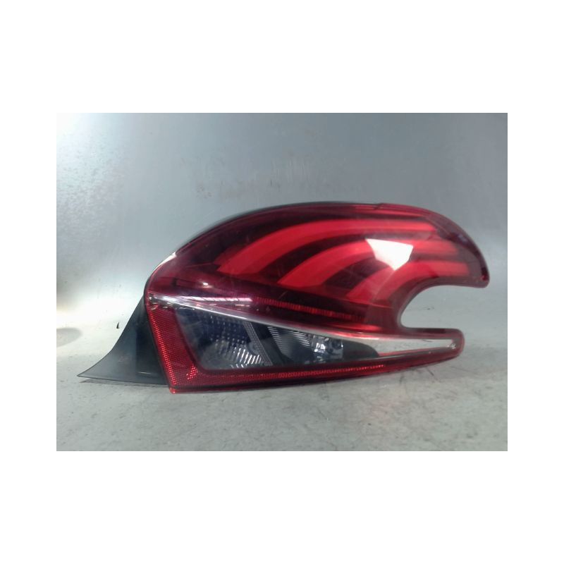 FEU ARRIERE DROIT PEUGEOT 208