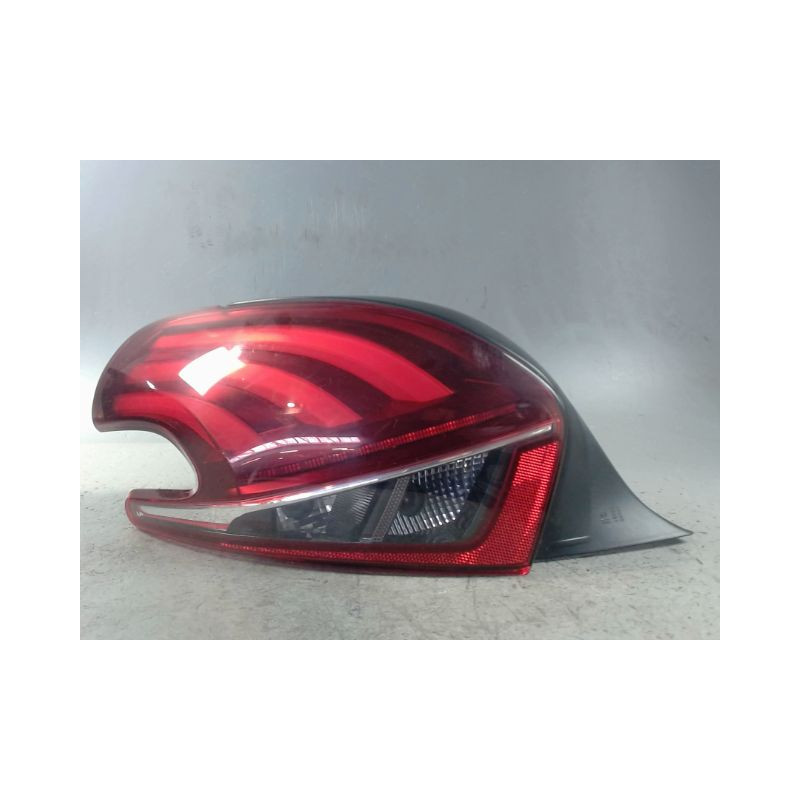 FEU ARRIERE GAUCHE  PEUGEOT 208