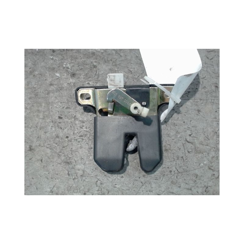 SERRURE COFFRE ARRIERE AUDI A4 95-99